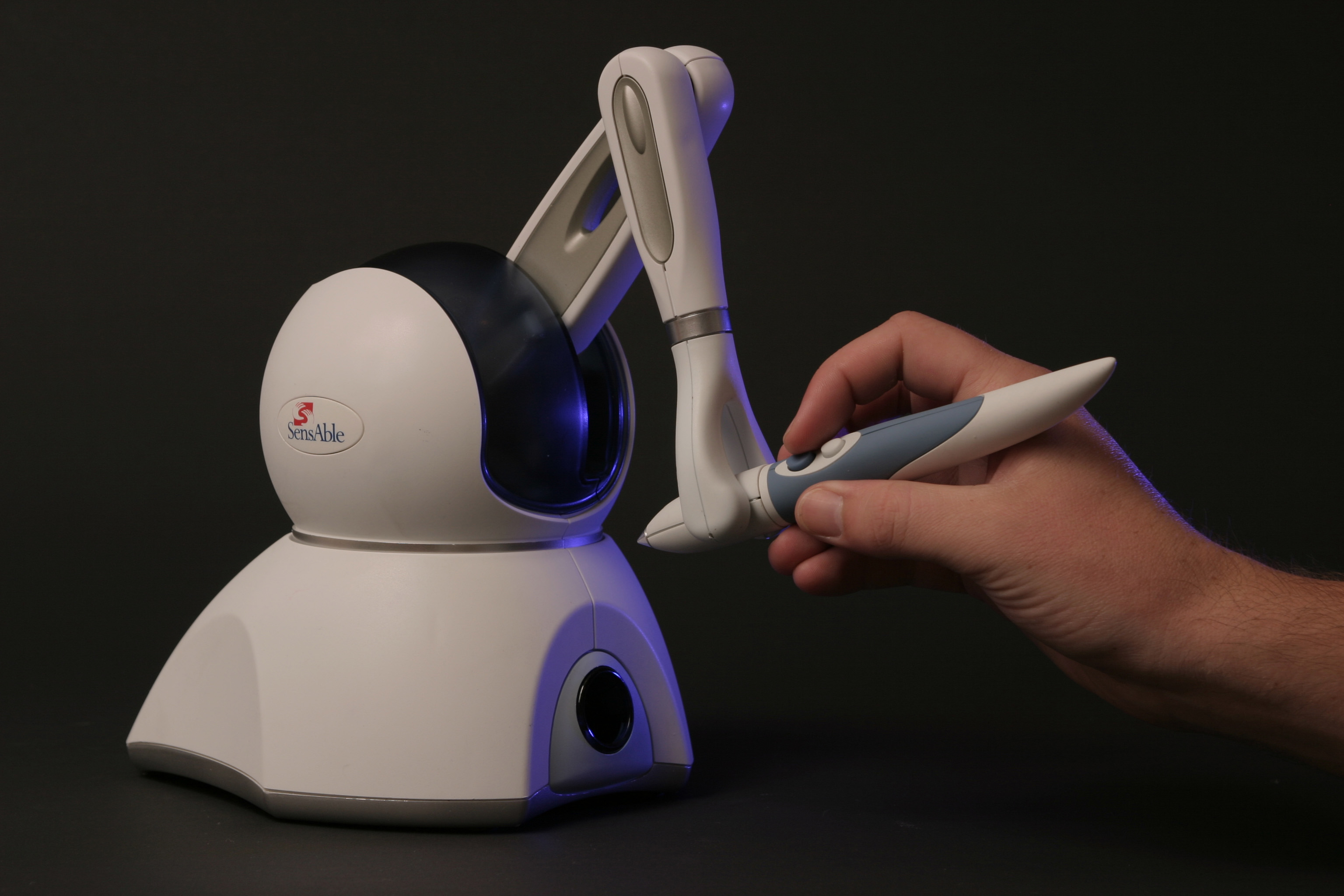 Il dispositivo aptico Phantom  Omni  di SensAble Tecnologies.